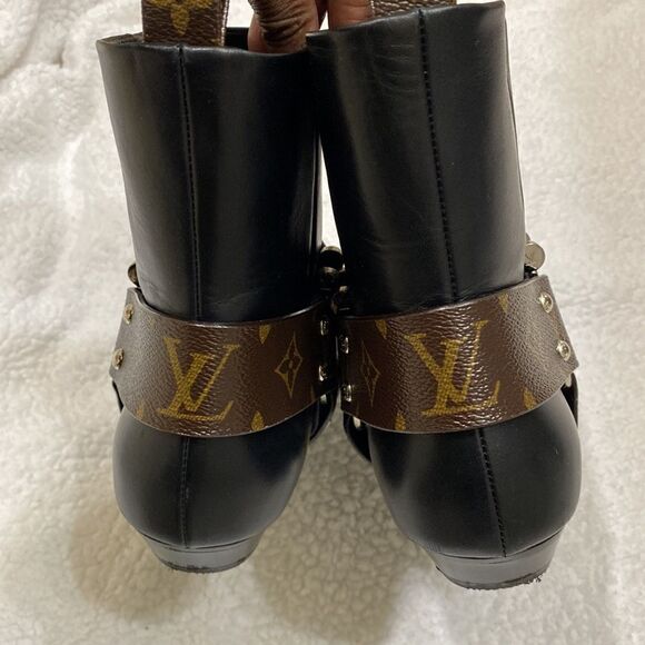 Authentic Louis Vuitton Black Leather Rhopsody Ankle Boots(Size 38.5/8.5) - Picture 13 of 17